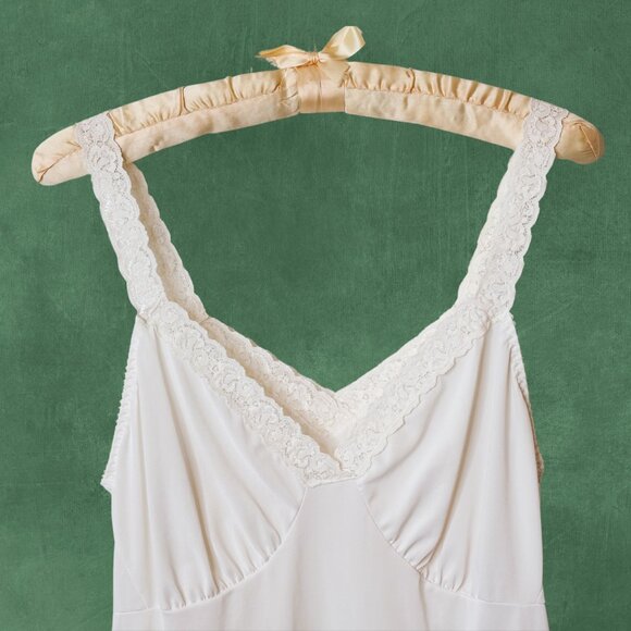 White Slip with Lace Trim, Brand Unknown, 34" Bust - Picture 3 of 5